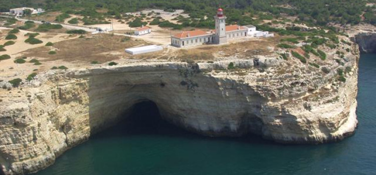 Alfanzina Lighthouse, in Lagoa Alfanzina Lighthouse, in Lagoa